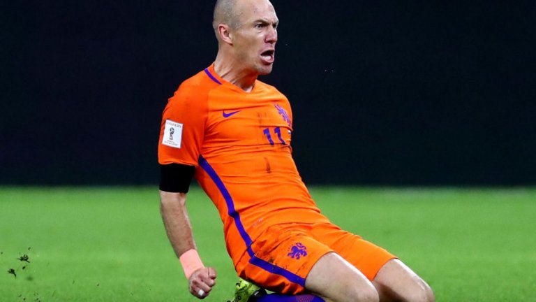 Робен отбеляза и двата гола за Холандия при победата с 2:0 над Швеция, но тима остана трети в нашата група с по-лоша голова разлика от скандинавците.