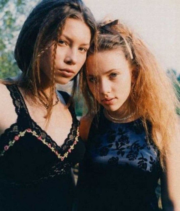 Джесика Бийл и Скарлет Йохансон 
през 1998-ма