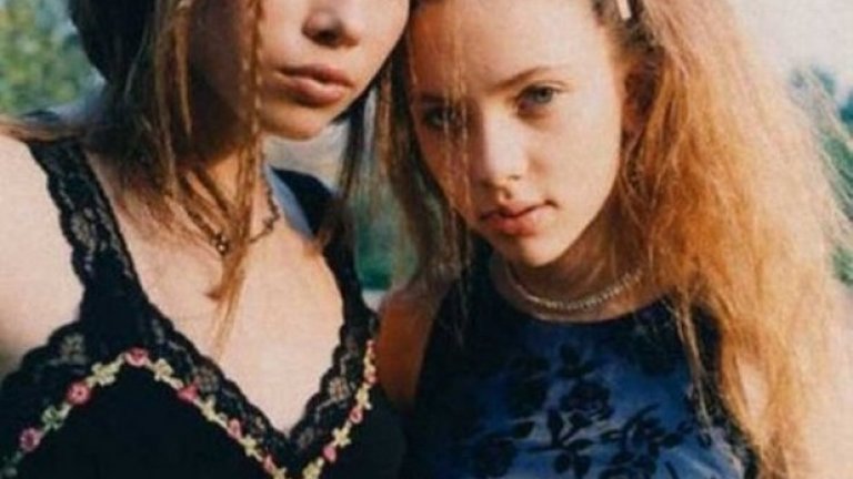 Джесика Бийл и Скарлет Йохансон 
през 1998-ма