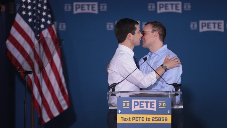 Той иска да бъде първият открит гей президент на САЩ. Въпросът е може ли да го постигне?