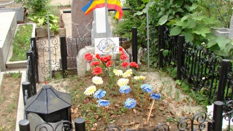 Гробът на диктатора