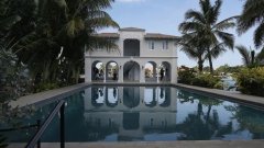 Имотът в Южна Флорида е закупен от Капоне през 1928 г. и остава собственост на неговото семейство след смъртта му през 1947-а.