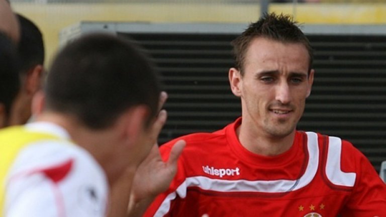 Бившият футболист на "червените" Йордан Минев вече е футболист на разградския клуб, след като изкара пролетния полусезон с Ботев (Пловдив) във "В" група