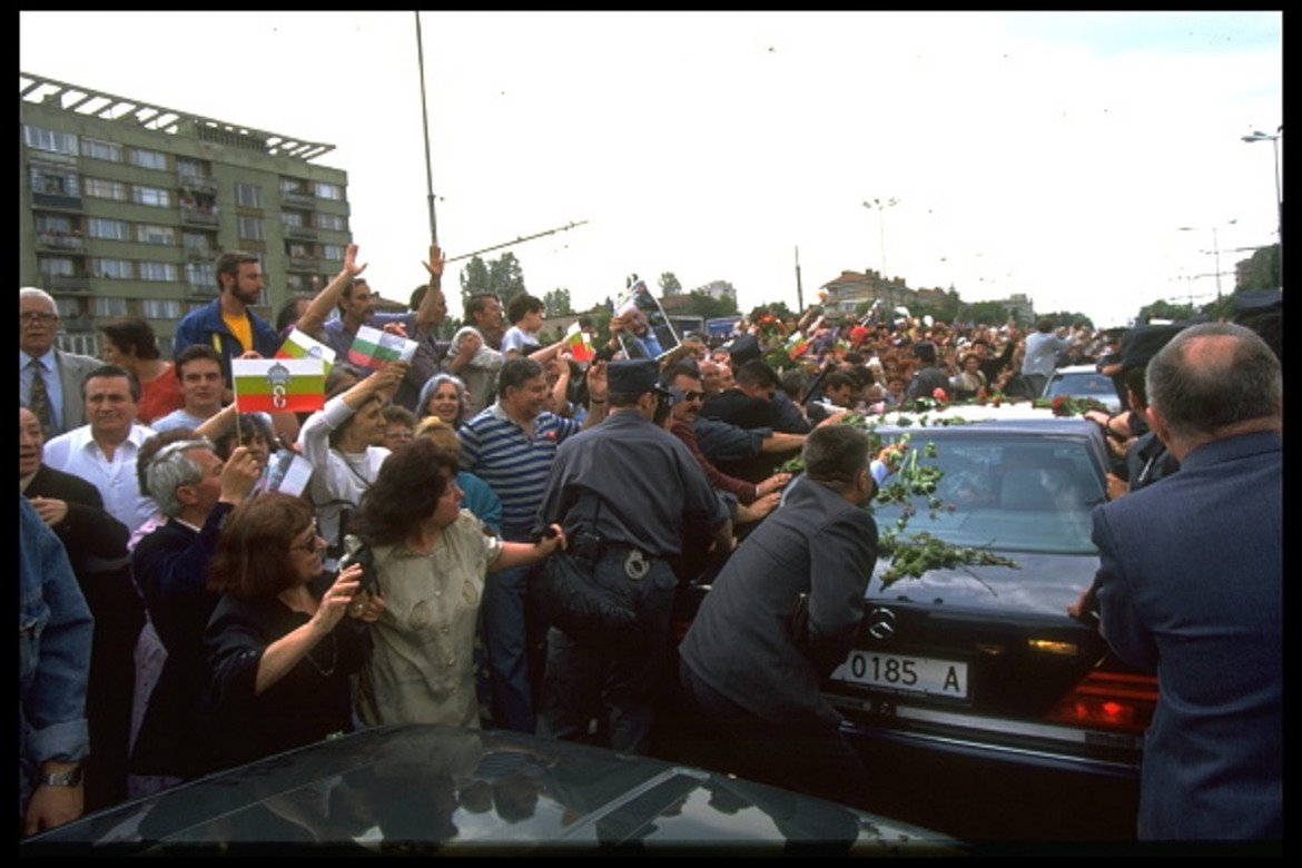 През 1996 Царят се връща за първи път и е посрещнат от многобройни тълпи.