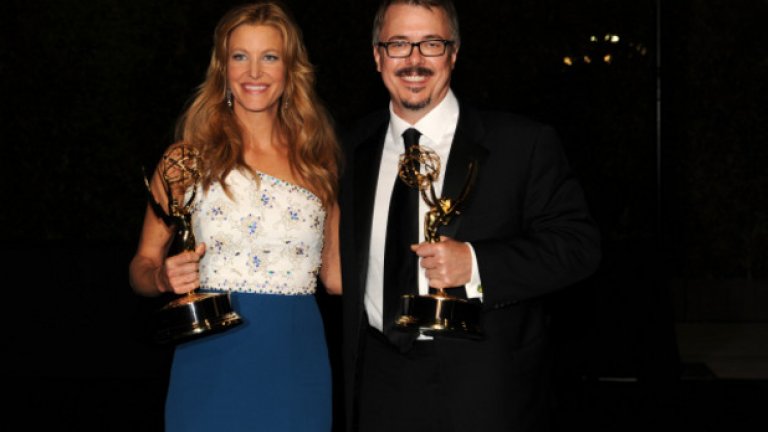 Актрисата Ана Гън, която спечели "Еми" за поддържаща женска роля в Breaking Bad и създателят на поредицата Винс Джилиган