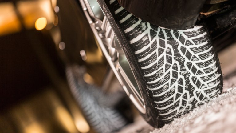 Клас "Малък автомобил", 175/65 R14 T
4. Nokian WR D4 - обща оценка "Задоволителен" 
Оценки "Добър" за: шофиране при мокра и ледена настилка; разход на гориво; износване. 
Оценки "Задоволителен" за: шофиране при суха и заснежена настилка; 
Оценка "Приемлив" за: шум/комфорт.