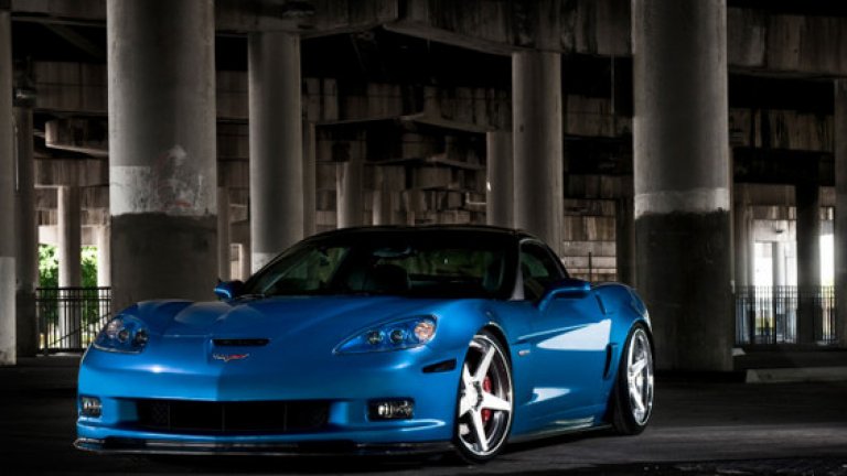 Chevrolet Corvette C6 ZR1
"Синият дявол" е с 6.2-литров V-8 двигател, а мощността му е 638 к.с. Максималната скорост, която развива е 205 мили в час. Chevrolet Corvette C6 ZR1 тежи 1500 кг., а цената му е около 130 хил. долара.