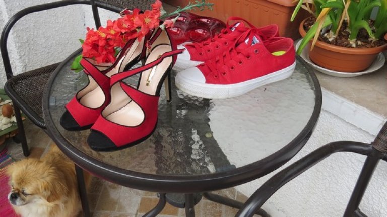 Ако сте жена, може да сте сигурна, че превъзхождат най-секси червените ви обувки с токчета. По много показатели, най-важният от които е снижаването на риска от изкълчване на глезена