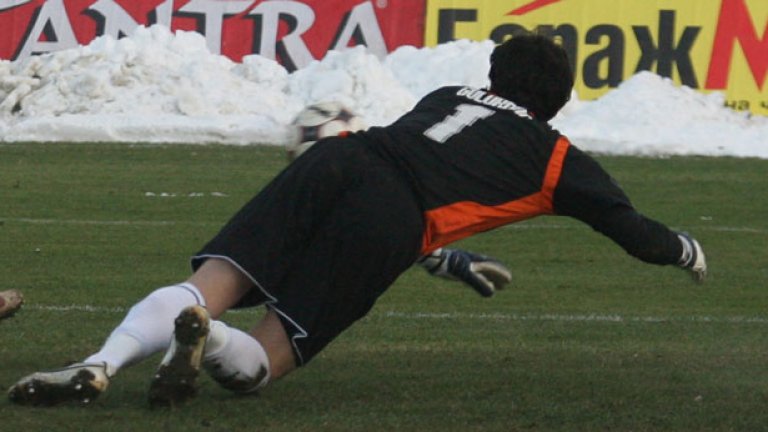 Сръбският вратар Урош Голубович, който загуби битката за титулярно място с бразилеца Винисиус Баривиейра, премина в редиците на амбициозния новак Лудогорец