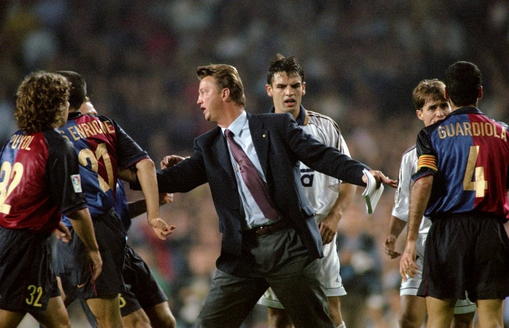 Предишния път, когато Барса стигна такова дъно, Ван Гаал беше изритан и бивш треньор на Реал вдигна отбора