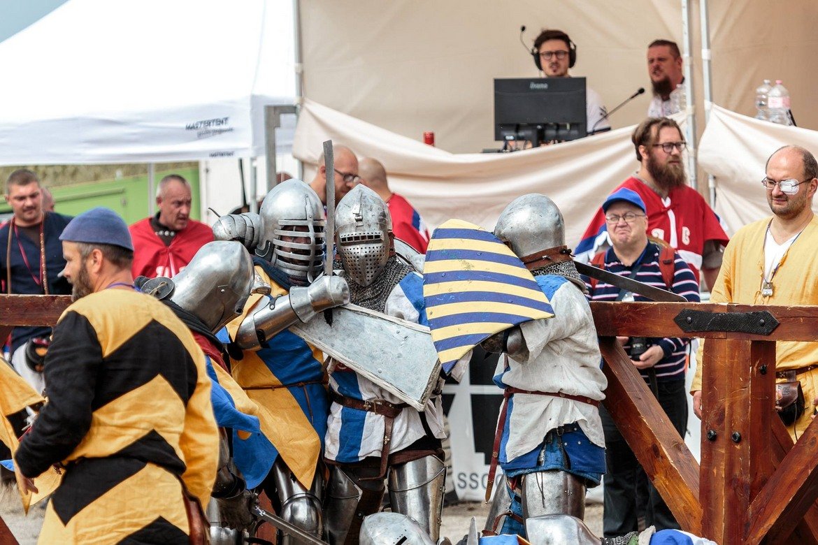 "Игра на тронове", но на живо: средновековните бойни мелета като спорт