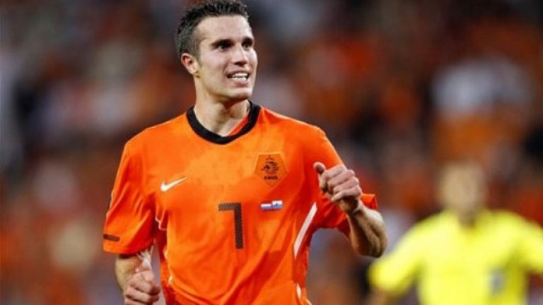 Ван Перси игра едно полувреме за Холандия срещу Унгария