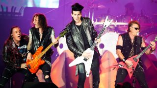 Музикални хроники: Той искаше да напусне бандата и написа песен за това, а тя промени живота на всички тях