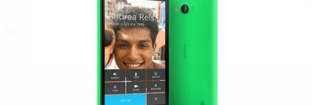 8. Nokia Lumia 735
Вторият телефон с Windows в списъка е всичко, което може да иска един почитател на селфитата с чудесната му 5MP предна камера и ярко оцветен корпус, с който да изпъквате в тълпата.
Но дори да не сте фенове на това да напълните интернет с близки кадри на лицето си, има и какво друго да харесате за Lumia 735.
4,7 инчовият екран с 720p резолюция изглежда особено добре, макар че четириядреният 1.2 GHz процесор, заедно с 1 GB RAM, понякога се затрудняват със задачите спрямо останалите модели в класацията.
Въпреки малко по-слабата производителност обаче, Lumia 375 е прилично бюджетно решение, което ще допадне на по-младите, които обичат селфитата.
Предимства: 
+ прилична предна камера
+ HD екран
Недостатъци:
- Досадна клавиатура
- Усеща се леко муден при употреба
