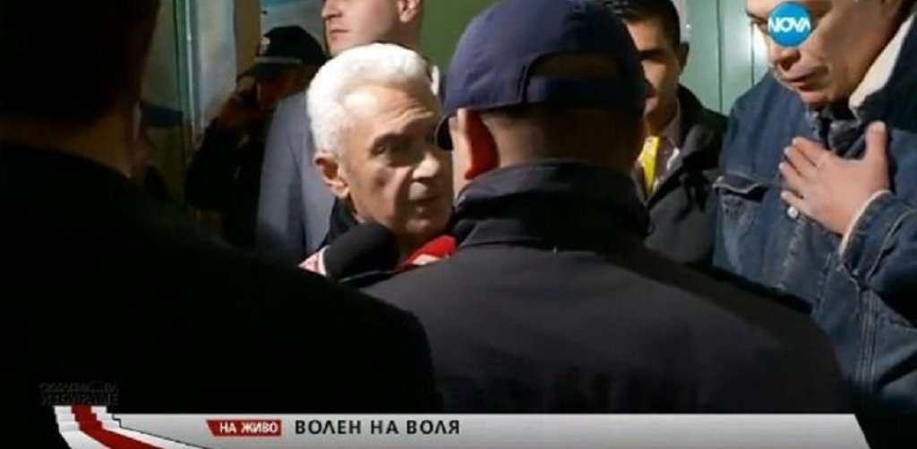 Вече близо 10 години обаче законодателството и Волен се разбират много добре