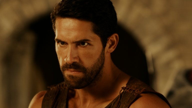 Скот Адкинс
Британската суперзвезда Скот Адкинс не бива да бъде подценяван. Той изигра блестящо ролята си в продължението на филма с Уесли Снайпс "Фаворитът 2". През 2010-та последва трета част на "Фаворитът" (с участието и на български актьори) и Адкинс се превърна в звездата на поредицата. А след това - франчайз на "Универсален войник" от 2012-та... И "Легендата за Херкулес" (отново сниман в България). Няма грешка - когато Адкинс е на сцената, ще се забавлявате и ще ви е интересно - независимо дали филмът като цяло е слаб.