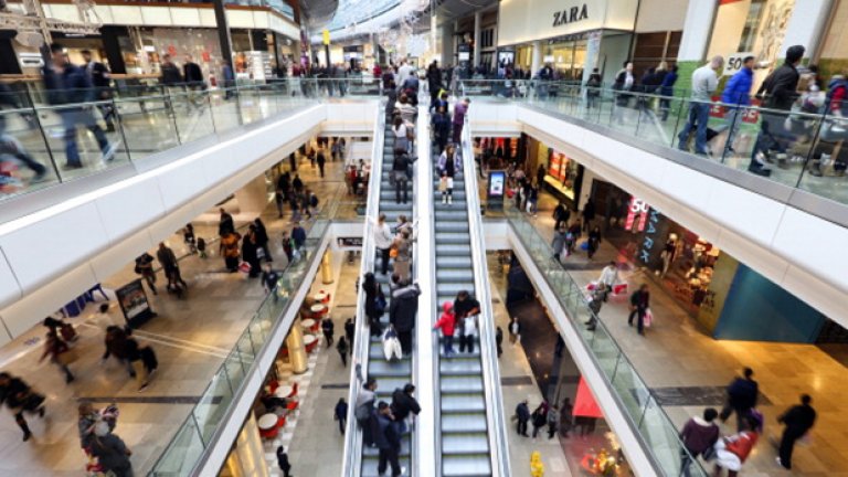 В картинката на генерализиран общонационален хейт, моловете го отнасят по най-малкото съпротивление.