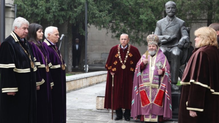 Край на царството на Адамов в Свищов