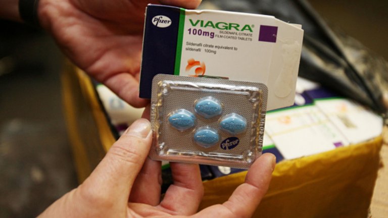  Виагра 

Лекарството далеч не е било създадено заради това, с което е известно в момента. Фармацевтичната компания Pfizer смята, че ще се използва като лек на спазми в коронарните артерии. Медикаментът е обозначен като UK92480 и се оказва, че е неефикасен. 

Един от страничните му ефекти обаче е повече от изумителен. Хапчетата стават популярни като Viagra и само за първата четвърт на 2013-а са продадени партиди на стойност 288 млн. долара.