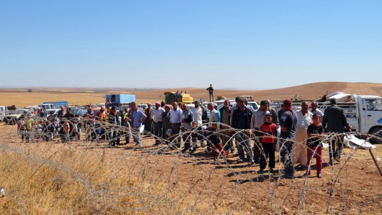 Невиждан наплив на кюрди от Сирия в Турция