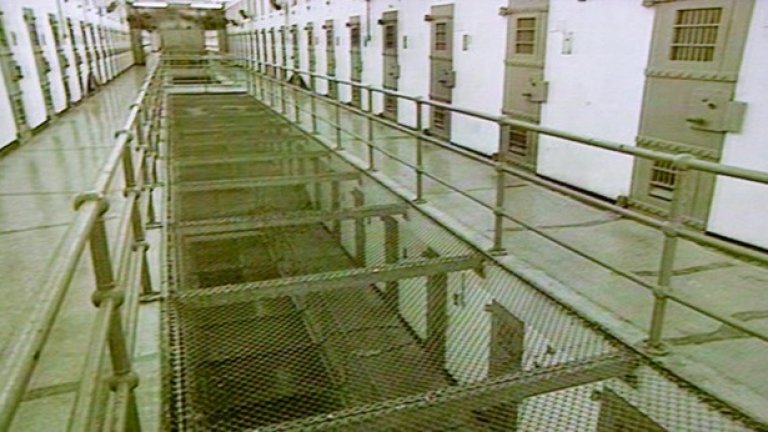 Stanley Prison

В този затвор в Хонг Конг са пратени някои от най-бруталните престъпници. Построен е през 1937 г. и има максимални мерки за сигурност. В този затвор смъртното наказание е разрешено. Общо над 600 души са екзекутирани там. Обитателите са около 3000.