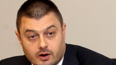 Имотът, в който се настани Бареков през пролетта на 2014 г., днес е под възбрана заради данъчна ревизия. 