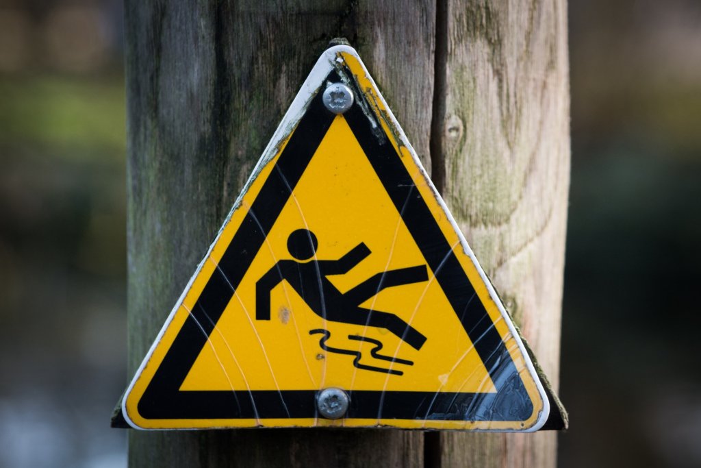 sign-slippery-wet-caution-4341