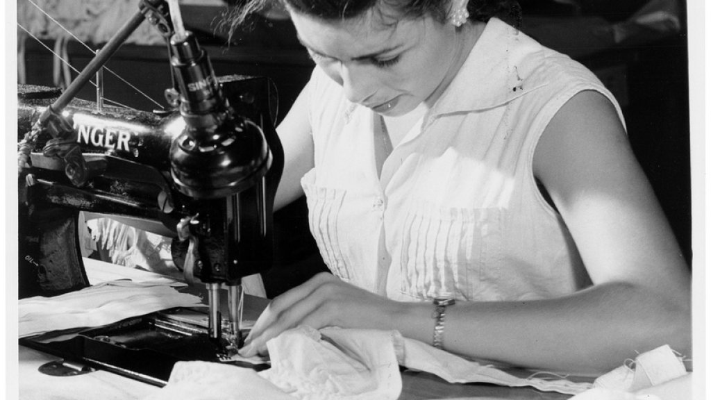 Woman_sewing_in_a_Puerto_Rico_garment_shop