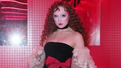 Освен че е хомосексуална, Роан е и защитник на общности като тази на драг кралиците