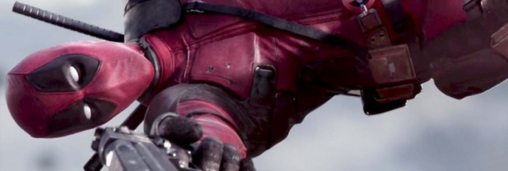 Насилието
До момента всеки филм за супергерои от вселената на Marvel е бил насочван към тийнейджъри и е оценен със стандартния в такива случаи рейтинг PG-13. „Дедпул” също е базиран на комикс на Marvel, но филмовите права на героя се държат от Fox, които са избрали да реализират R-рейтинг продукция с повечко материал за възрастни, който съответства на изобразяването на Дедпул в комиксите.
В резултат Дедпул не само говори мръсотии, но и упражнява кърваво насилие над неприятелите си, каквото не можем да видим в „Железния човек”, „Спайдърмен” или „Капитан Америка”. Вместо да дрънчат брони и да се разрушават роботи, тук хвърчат човешки глави и по-близката аналогия е с екшъните от 80-те.