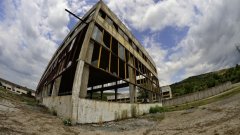 Тази седмица "Изоставената България" - фоторубриката на Христо Узунов, представя последните дни на изоставения домостроителен комбинат в Момчилград
