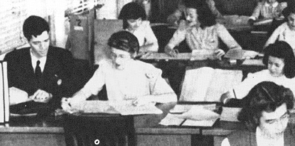 Meredith_Gardner,_at_far_left,_working_with_cryptanalysts