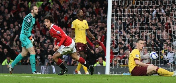 2011-а и пак радост за Юнайтед на "Олд Трафорд". Фабио вкарва при победата на "червените дяволи" с 2:0.