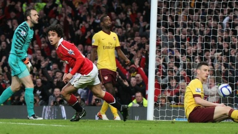 2011-а и пак радост за Юнайтед на "Олд Трафорд". Фабио вкарва при победата на "червените дяволи" с 2:0.