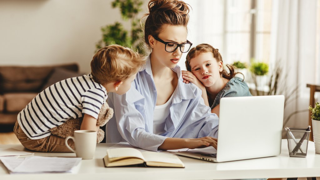 Не е липса на организация: майчинството наистина претоварва мозъка