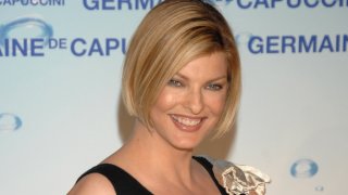 Линда Еванджелиста и борбата ѝ с рака на гърдата