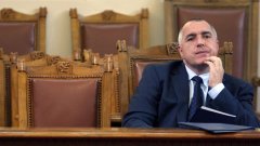 Премиерът и лидер на управляващата партия ГЕРБ Бойко Борисов предпочита да избира министри не от парламентарната си група