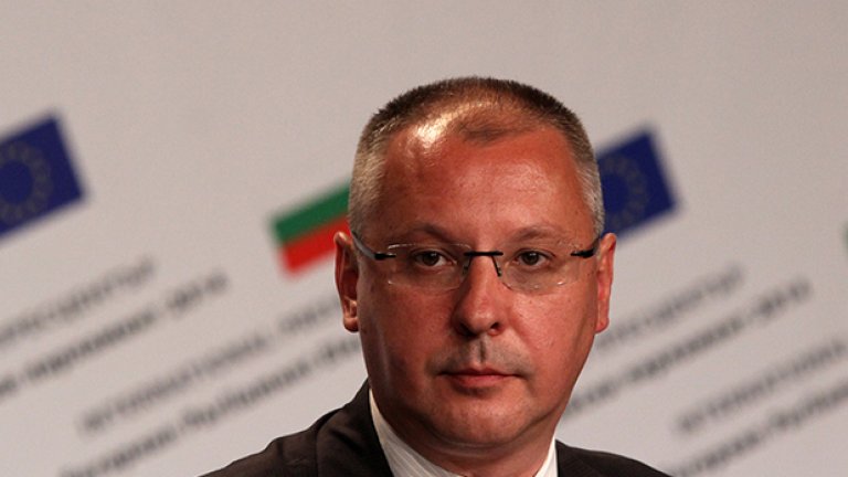 Станишев не казва за оставка и в Брюксел