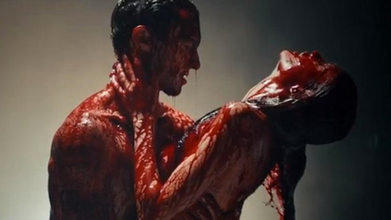 След клипа на Maroon 5, в който съпрузите  Адам Ливайн и Бехати Принслу си спретнаха кървава баня - нищо в поп-културата вече не може да ни изненада. Нека преминем директно към филмите на ужасите.
Вижте в галерията осем трика за пресъздаване на кръв на големия екран. И за почистването й след това, разбира се