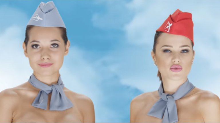 Вълна от възмущение онлайн след като казахстански портал за продажба на самолетни билети 
качи реклама, използваща стюардеси само по шапчици
