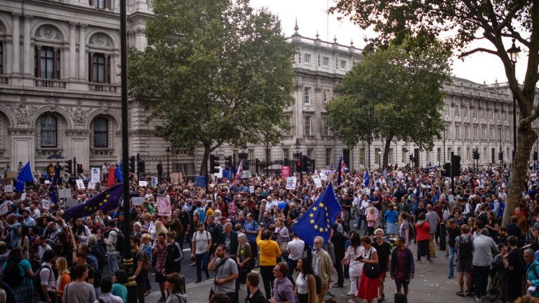 Над 1 млн. британци се обявиха срещу разпускането на парламента