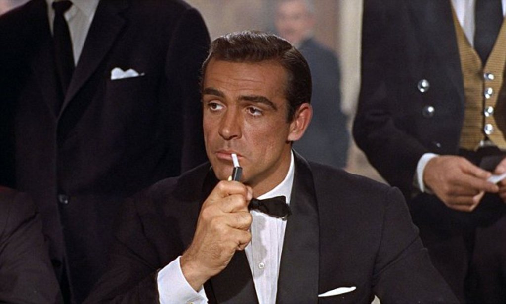 "Доктор Но" (Dr. No, 1962)
Бонд е: Шон Конъри

Всяко начало е важно, нали така? Легендарният първи филм поставя основата, върху която поколения кинотворци надграждат и развиват образа на Бонд и неговите шпионски приключения. 

Тук агентът е изпратен в Ямайка, за да разследва убийството на британски агент. Това обаче ще забърка 007 в една конспирация с космически мащаби и ще го сблъска с тайна организация, която занапред ще му създава още главоболия.

"Доктор Но" е значим не само с това, че е първият филм, но и с редицата легендарни моменти. Включително и сцената с излизащата от водата по прилепнал бански Хъни Райдър (Урсула Андрес). Дори само заради нея си струва да си припомните първия филм за 007.