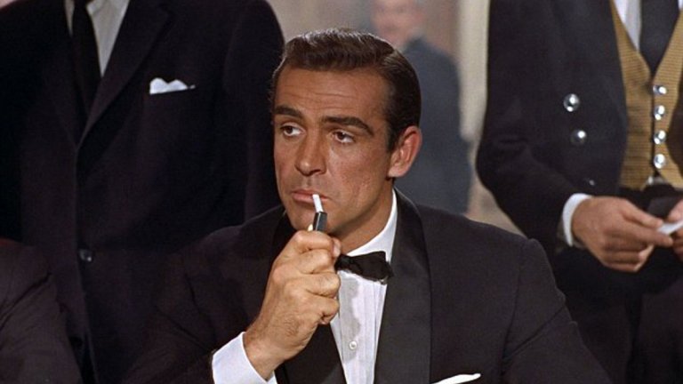 "Доктор Но" (Dr. No, 1962)
Бонд е: Шон Конъри
Всяко начало е важно, нали така? Легендарният първи филм поставя основата, върху която поколения кинотворци надграждат и развиват образа на Бонд и неговите шпионски приключения. 
Тук агентът е изпратен в Ямайка, за да разследва убийството на британски агент. Това обаче ще забърка 007 в една конспирация с космически мащаби и ще го сблъска с тайна организация, която занапред ще му създава още главоболия.
"Доктор Но" е значим не само с това, че е първият филм, но и с редицата легендарни моменти. Включително и сцената с излизащата от водата по прилепнал бански Хъни Райдър (Урсула Андрес). Дори само заради нея си струва да си припомните първия филм за 007.