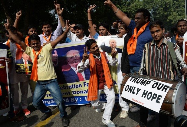 Почитатели на Тръмп в Ню Делхи, Индия, празнуват победата му.