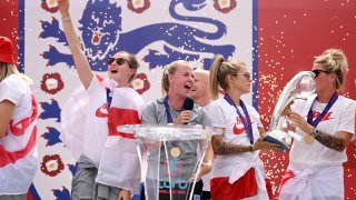 Женски футбол е малко по-добре от мъжка художествена гимнастика