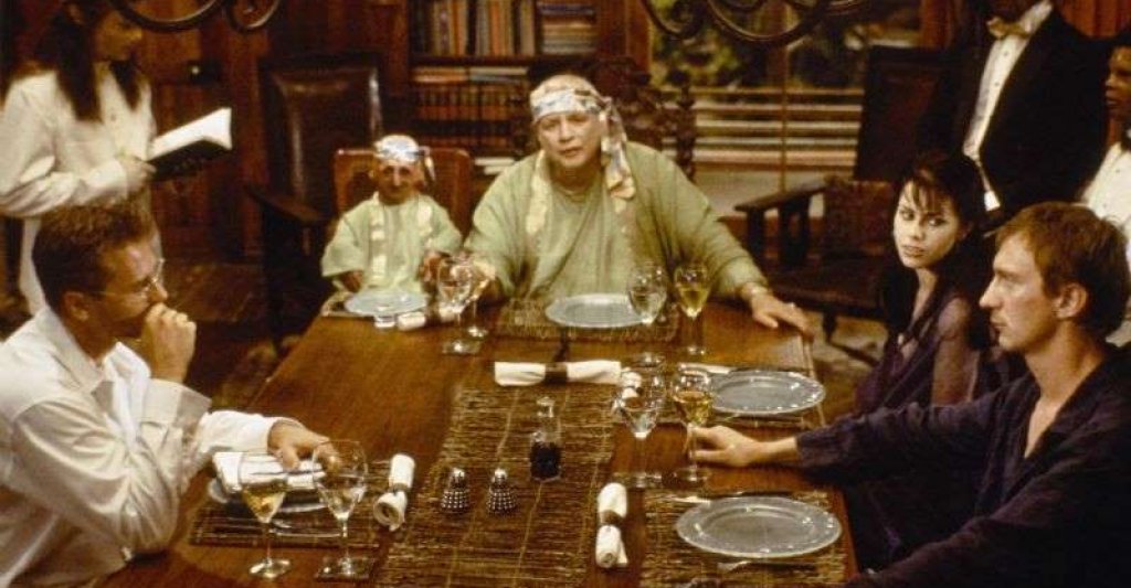 8. “The Island of Doctor Moreau” 1996 

Smart рейтинг: 13,84 

Англичанин попада в капана на луд учен, който прави зверове-получовеци.
