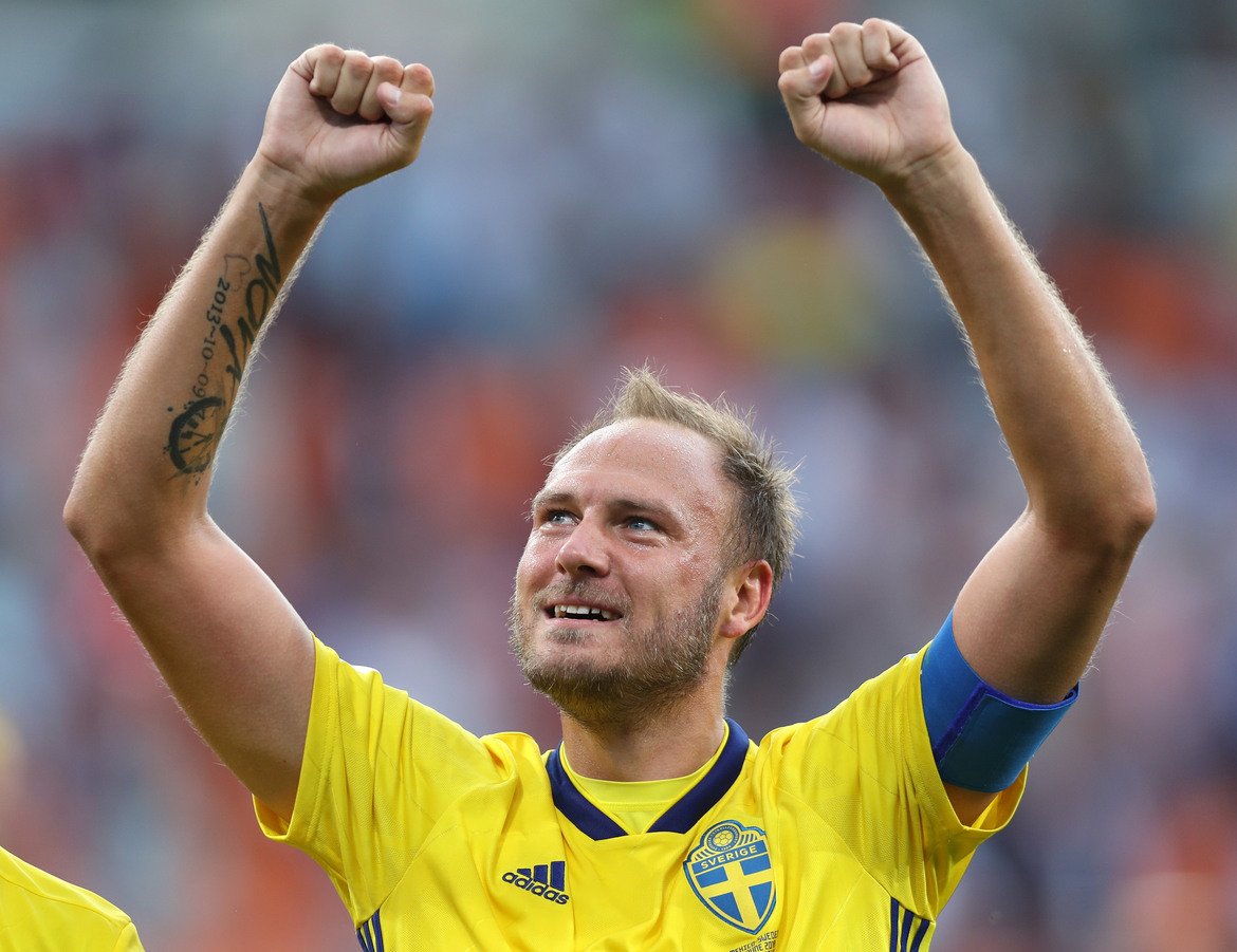 Централен защитник: Андреас Гранквист (Швеция)

Ръководи безмилостната защита на шведите, отбеляза и две дузпи за три мача, така че е основна заслугата му за първото място в група F.