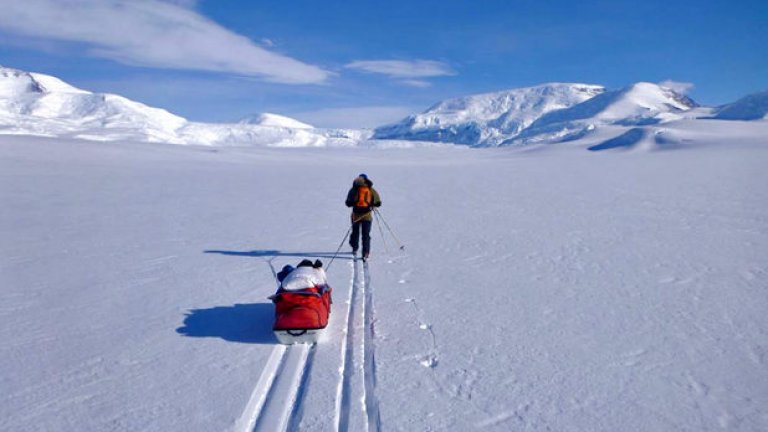Защо всички искат парче от Антарктида