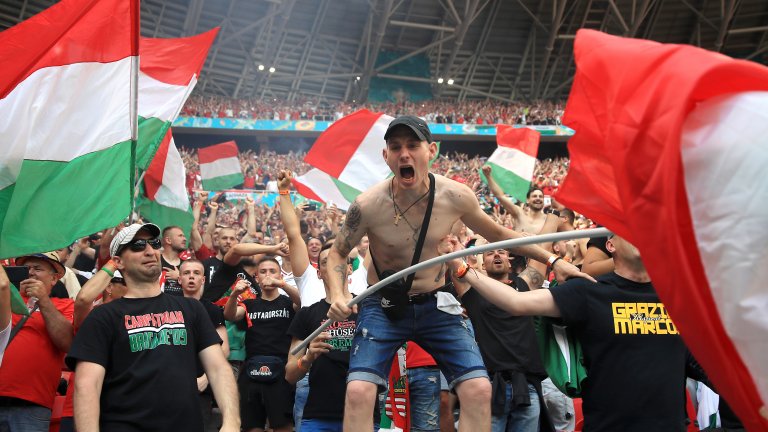 Най-култовите и цветни хора по стадионите и фен зоните от началото на Евро 2020