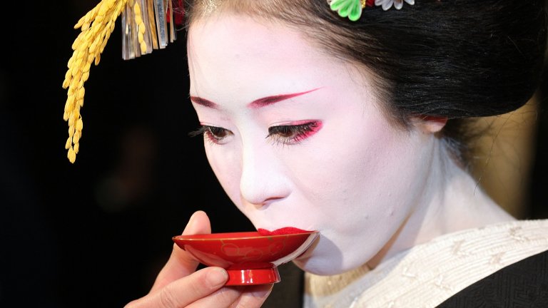 Държавата дори започва кампания за насърчаване на потреблението